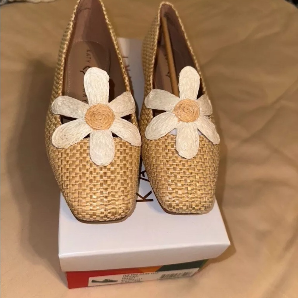 Katy Perry Collections Tan and White Flats with Floral Detail